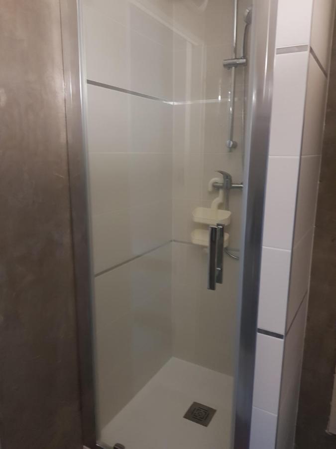 Studio moderne classe 2 dans marina proche mer et etang - lit wifi fibre et parking privé Sète Eksteriør billede